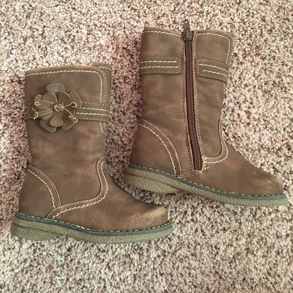 Little girls brown boots!